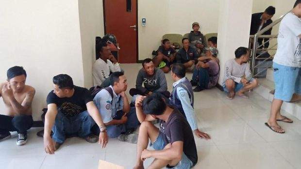 Puluhan Preman di Bandung Digiring ke Mapolda Jabar Puluhan Preman di Bandung Digiring ke Mapolda Jabar