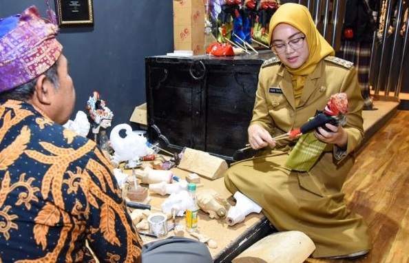 Cerita Bupati Purwakarta dan Wayang Golek Cerita Bupati Purwakarta dan Wayang Golek