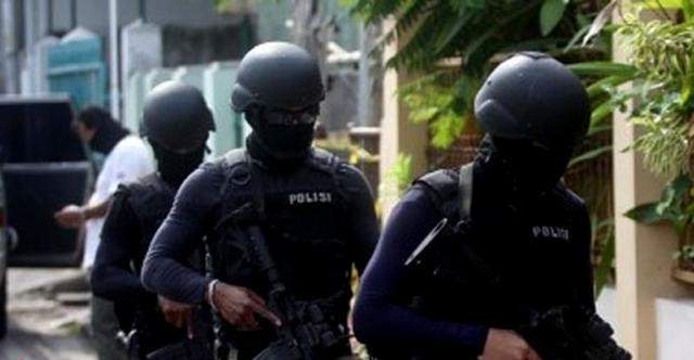 Densus 88 Tangkap 6 Terduga Teroris di Cirebon Densus 88 Tangkap 6 Terduga Teroris di Cirebon