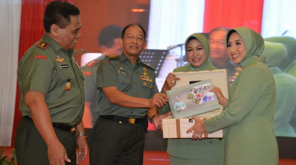 Dari Pisah Sambut Pangdam III Siliwangi: Jangan Menyerah Apapun Tugasnya! Dari Pisah Sambut Pangdam III Siliwangi: Jangan Menyerah Apapun Tugasnya!