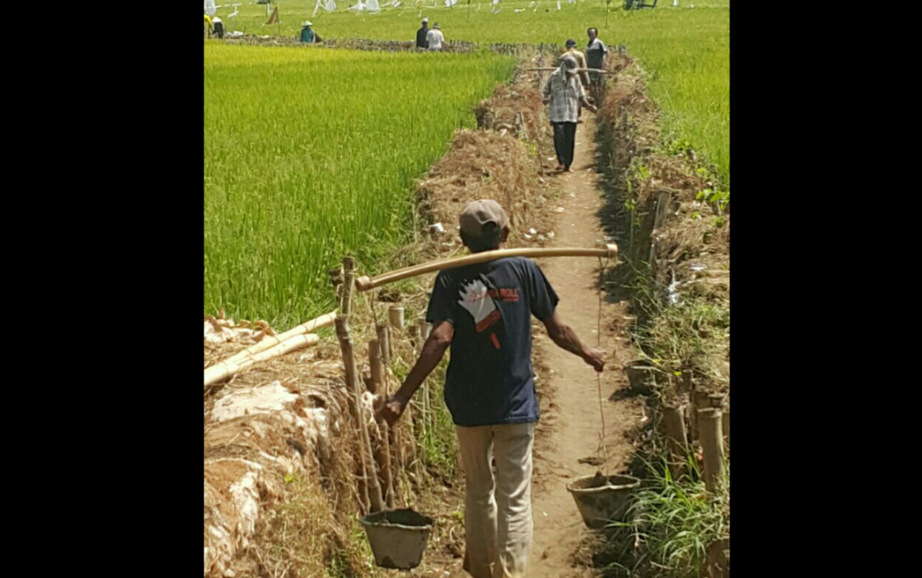Tanahnya Belum Dibayar Lunas Tapi Sudah Dibangun Saluran, Warga Waled Desa Protes