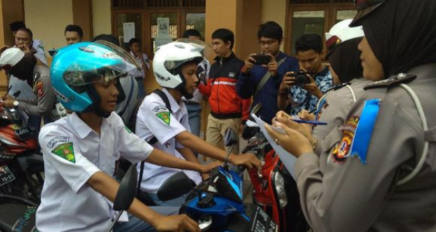 Marak Siswa Bawa Motor, Satlantas Polres Cirebon 'Jemput Bola' ke Sekolah
