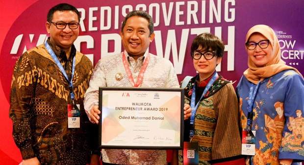 Oded Raih Penghargaan Wali Kota Enterpreneur 2019 dari Markplus