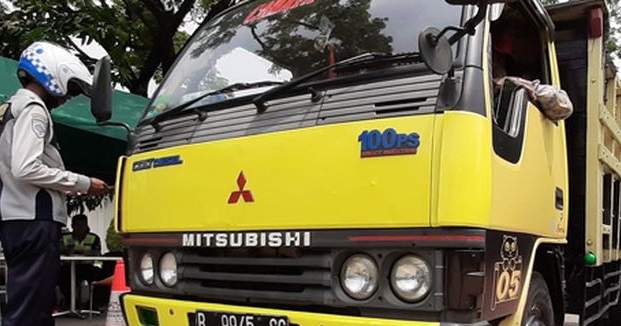 Ada Razia ODOL di Tol Palikanci: Puluhan Truk Kena!