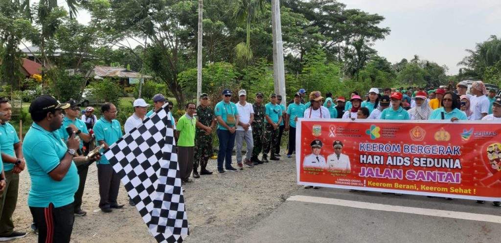 Peringatan Hari AIDS di Keerom: Satgas Raider 300 dan Masyarakat Berbaur Ramaikan Acara Peringatan Hari AIDS di Keerom: Satgas Raider 300 dan Masyarakat Berbaur Ramaikan Acara