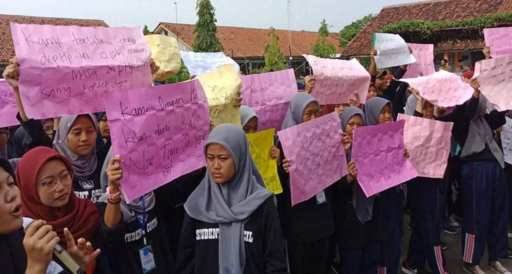 Kepsek Dianggap Arogan dan Minta Diganti, Siswa-Siswi SMAN 1 Karangwareng Demo