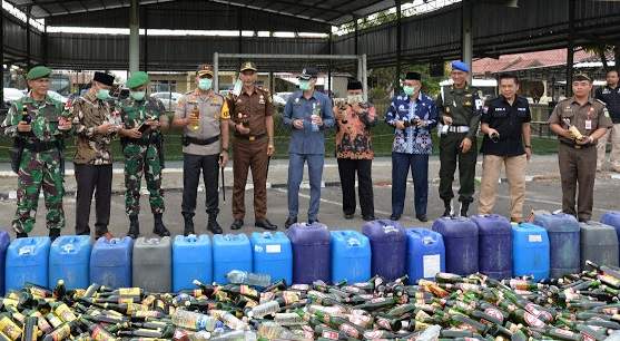 Polres Indramayu "Gilas" Belasan Ribu Minuman Haram Hasil Sitaannya