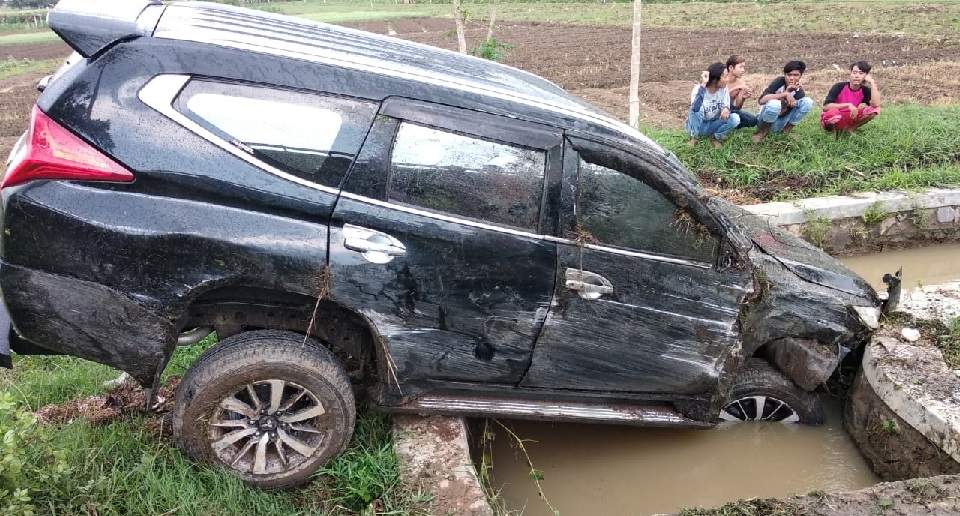 Bukan Hoax! Ini Identitas Pengemudi Pajero "Terjun Bebas ke Sawah"