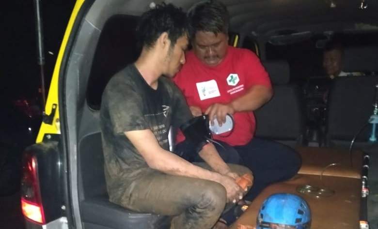 Update! Ada 8 Mapala Unsika Terjebak di Goa Lele, 2 sudah Dievakuasi Update! Ada 8 Mapala Unsika Terjebak di Goa Lele, 2 sudah Dievakuasi