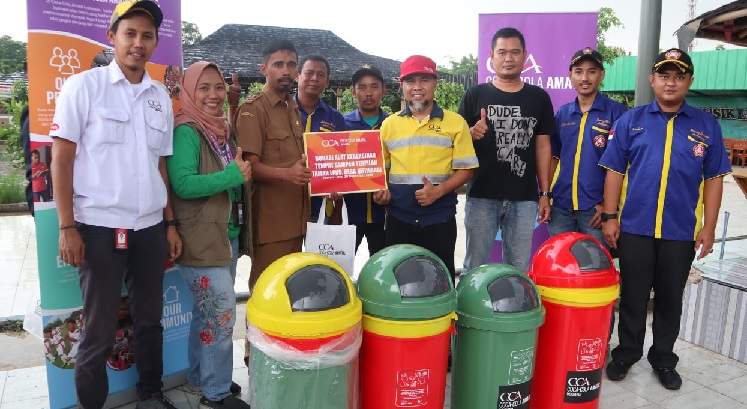 Dukung Pengelolaan Sampah, CCAI Serahkan Tempat Sampah Terpilah Dukung Pengelolaan Sampah, CCAI Serahkan Tempat Sampah Terpilah