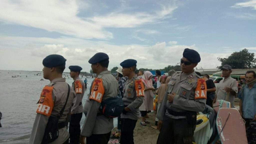Batalyon C Sat Brimob Jabar Siagakan Tim SAR di Pantai Indramayu