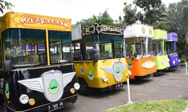 Di Tahap Kedua, Gubernur Jabar Serahkan Tambahan 30 Bus Wisata
