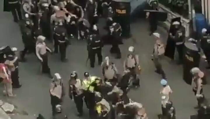 Rusuh di Penggusuran Tamansari, 25 Orang Ditangkap Rusuh di Penggusuran Tamansari, 25 Orang Ditangkap
