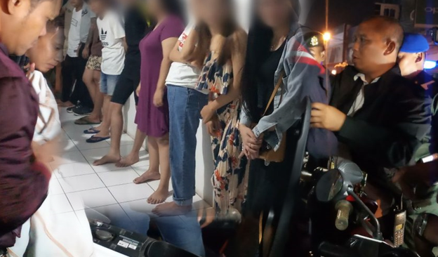 Aparat di Purwakarta Geruduk Tempat Nongkrong Anak Motor dan Kosan, Ini Hasilnya... Aparat di Purwakarta Geruduk Tempat Nongkrong Anak Motor dan Kosan, Ini Hasilnya...