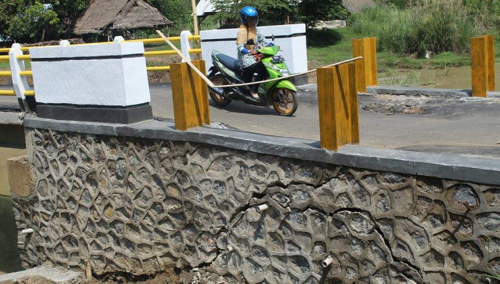 Baru Dibangun, Jembatan Gembongan - Babakan Sudah Retak-retak