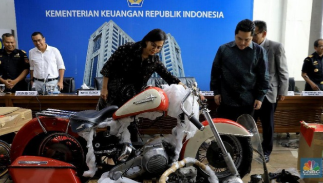 Dirut Garuda Dipecat Gara-gara Selundupkan Moge di Pesawat Dirut Garuda Dipecat Gara-gara Selundupkan Moge di Pesawat