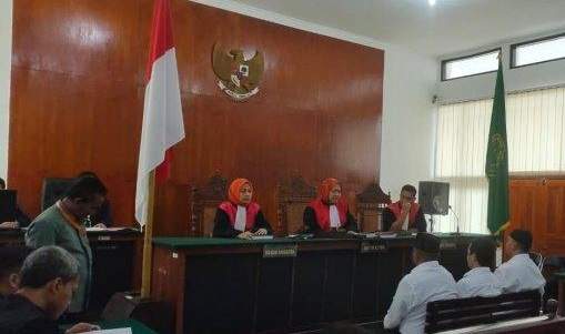 Anak Bupati Majalengka Dituntut 2 Bulan Penjara Anak Bupati Majalengka Dituntut 2 Bulan Penjara