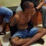 Tiis...! Usai Menggorok Pria ini Berjalan Santai Meninggalkan Korbannya