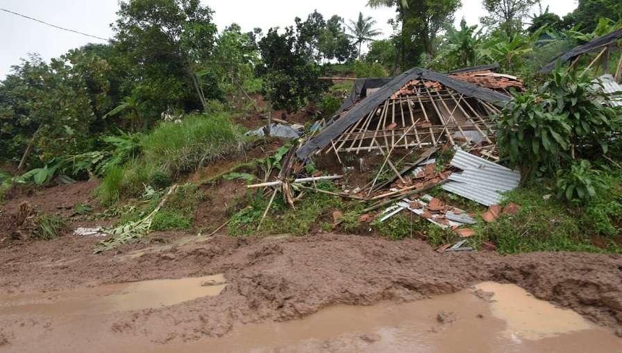 Data Polda Jabar: 8 Orang Tewas di Bencana Banjir & Longsor Bogor