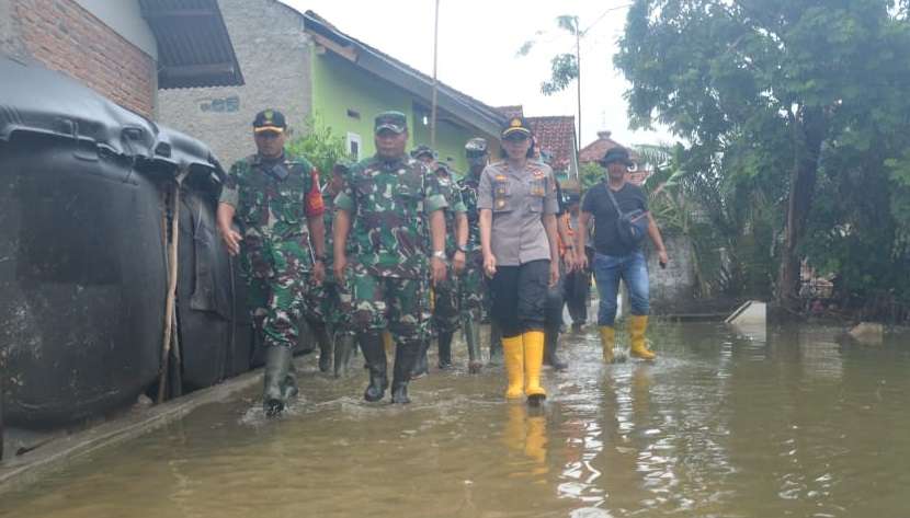 Pangdam III/Siliwangi Tinjau Lokasi Banjir Karangligar