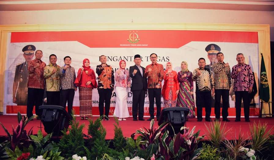 Di Acara Pisah Sambut, Emil Berharap Kajati Ikut Awasi Pembangunan Jabar