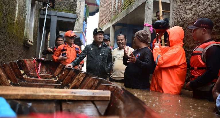 Pemprov Jabar Komitmen Tangani Banjir Bandung Selatan Pemprov Jabar Komitmen Tangani Banjir Bandung Selatan
