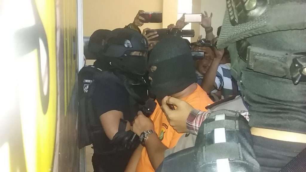 Pencuri Spesialis Velg dan Ban Mobil Ditangkap di Cikarang 