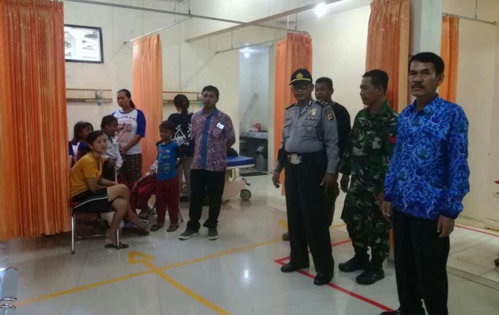 Usai Makan Permen Lipstik, Belasan Murid SD di Cirebon Masuk Rumah Sakit Usai Makan Permen Lipstik, Belasan Murid SD di Cirebon Masuk Rumah Sakit