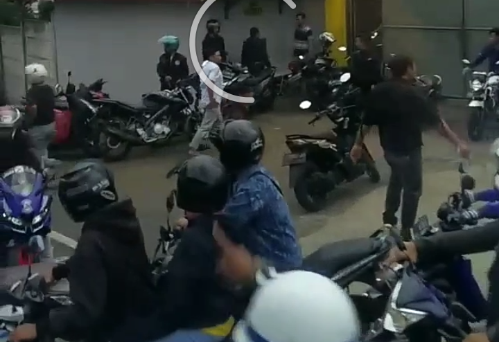 Bentrok Ormas di Sukabumi: 3 Luka Bacok Bentrok Ormas di Sukabumi: 3 Luka Bacok
