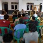 Puluhan Warga Pasaleman Gruduk Kantor Kuwu