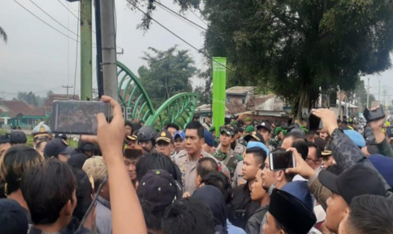 Kapolda Jabar Turun Langsung, Bubarkan Bentrok 2 Ormas di Sukabumi Kapolda Jabar Turun Langsung, Bubarkan Bentrok 2 Ormas di Sukabumi