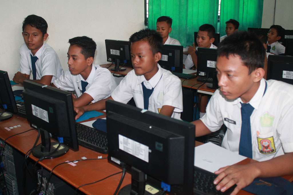 Try Out Serentak SMP di Karawang Gagal Digelar, "Servernya Jebol, Padahal Anggaran Besar"