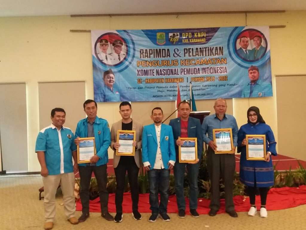 Hadiri Pelantikan Pengurus KNPI Kecamatan di Karawang, Ini Pesan Mak Sri