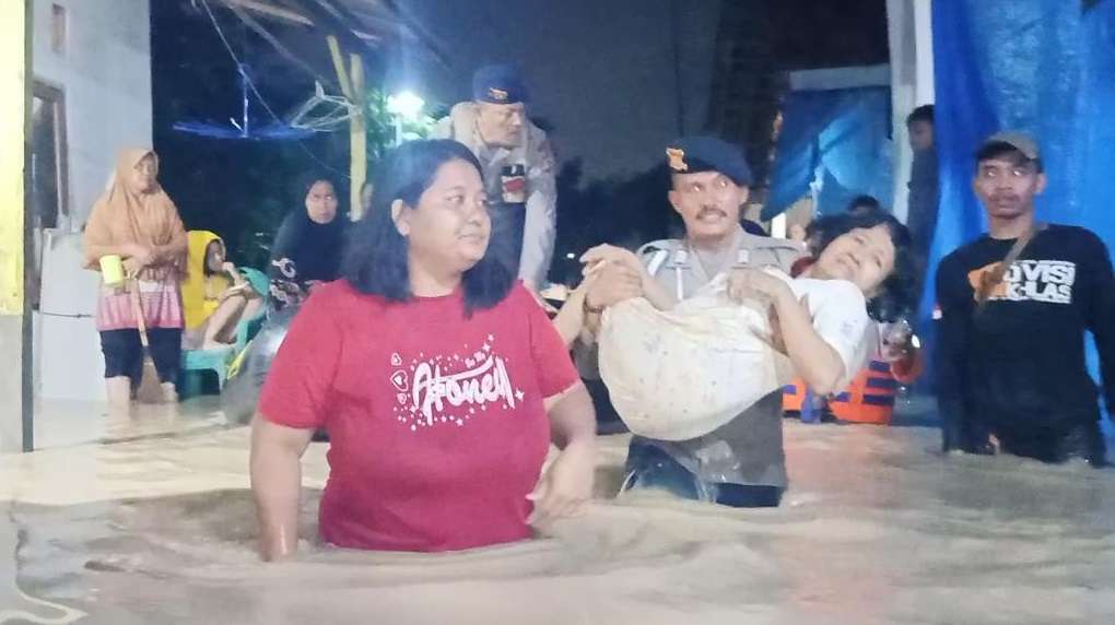 Cirebon Dikepung Banjir, Quick Respons Dilakukan Brimob Batalyon C Pelopor