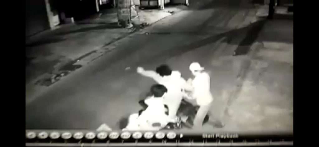 Sadis! Begal Bacokin Korbannya di Bekasi, Terekam CCTV Sadis! Begal Bacokin Korbannya di Bekasi, Terekam CCTV