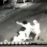 Sadis! Begal Bacokin Korbannya di Bekasi, Terekam CCTV