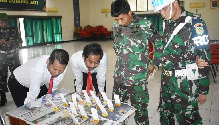 100 Anggota Korem 063/SGJ Gelar Test Urine 100 Anggota Korem 063/SGJ Gelar Test Urine