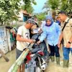 Blusukan di Lokasi Banjir, Teh Gina: Karawang Perlu RPBD