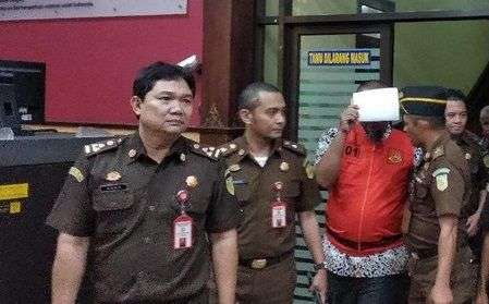 Eks Dirut PDAM Karawang Ditahan Kejati, Resmi jadi Tersangka Korupsi Eks Dirut PDAM Karawang Ditahan Kejati, Resmi jadi Tersangka Korupsi