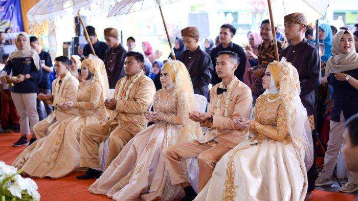 Heboh! Pernikahan Massal Ibu dan 3 Putrinya di Ciamis Heboh! Pernikahan Massal Ibu dan 3 Putrinya di Ciamis