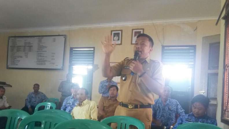 Kuwu Tanjunganom Kritik Bidang Pendidikan, Perizinan & Parkir di Depan Dewan Kuwu Tanjunganom Kritik Bidang Pendidikan, Perizinan & Parkir di Depan Dewan