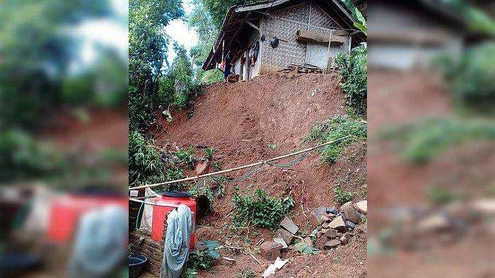 1 Hari, 2 Kecamatan di Garut Diterjang Longsor, 1 Tewas 1 Hari, 2 Kecamatan di Garut Diterjang Longsor, 1 Tewas