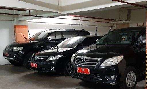 Setahun Lebih, Mobil Plat Merah Milik Bapenda Jabar Parkir di Mall