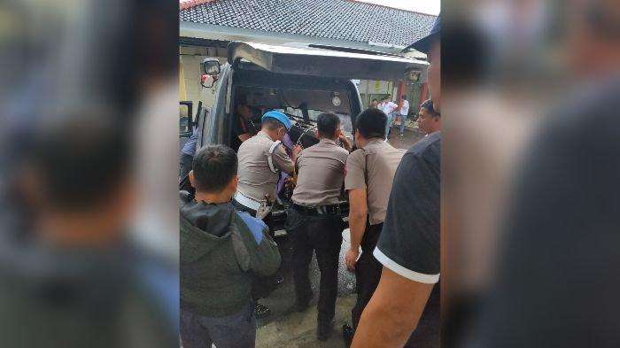 Seorang Perwira Polisi Berpangkat AKBP Tewas di Majalengka, "Ditabrak Lari Truk" Seorang Perwira Polisi Berpangkat AKBP Tewas di Majalengka, "Ditabrak Lari Truk"