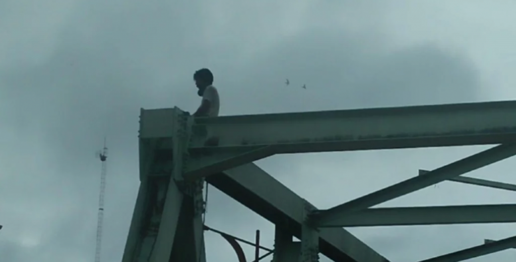 Mau Bunuh Diri dari Tiang Jembatan, Pria ini Selamat Berkat Sebatang Rokok