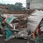 4 Rumah + 2 Mobil di Gunungjati Ringsek Disosor Truk