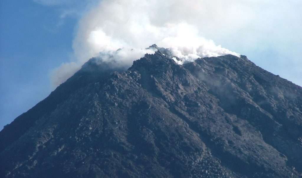 Gunung Merapi Meletus! "Tadi Pukul 05.22 WIB"