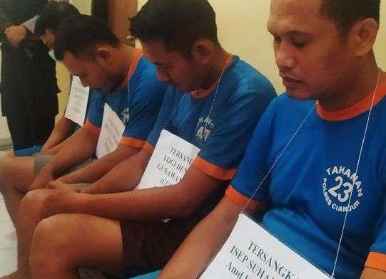 Ini Dia Oknum PNS Merangkap Anggota Ormas Pencuri Masker di RSUD Pagelaran Ini Dia Oknum PNS Merangkap Anggota Ormas Pencuri Masker di RSUD Pagelaran