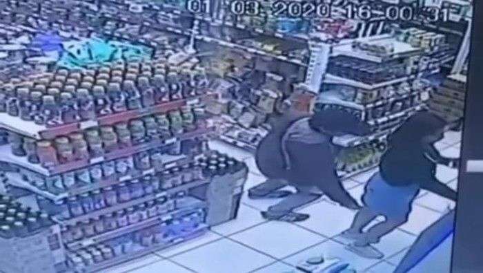 Terciduk CCTV, Aksi Pelecehan di Mini Market Lengkong Terciduk CCTV, Aksi Pelecehan di Mini Market Lengkong