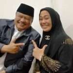 Polemik Foto 2 Jari Kepala Kemenag Karawang Bersama Bupati, "Berpolitik Praktis atau Hanya Pose?"